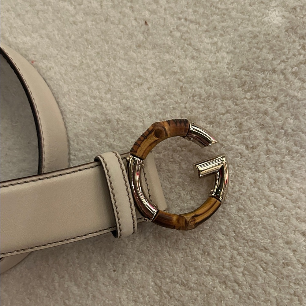 Gucci Beige Belt with Gold Buckle - Picture 2 of 3